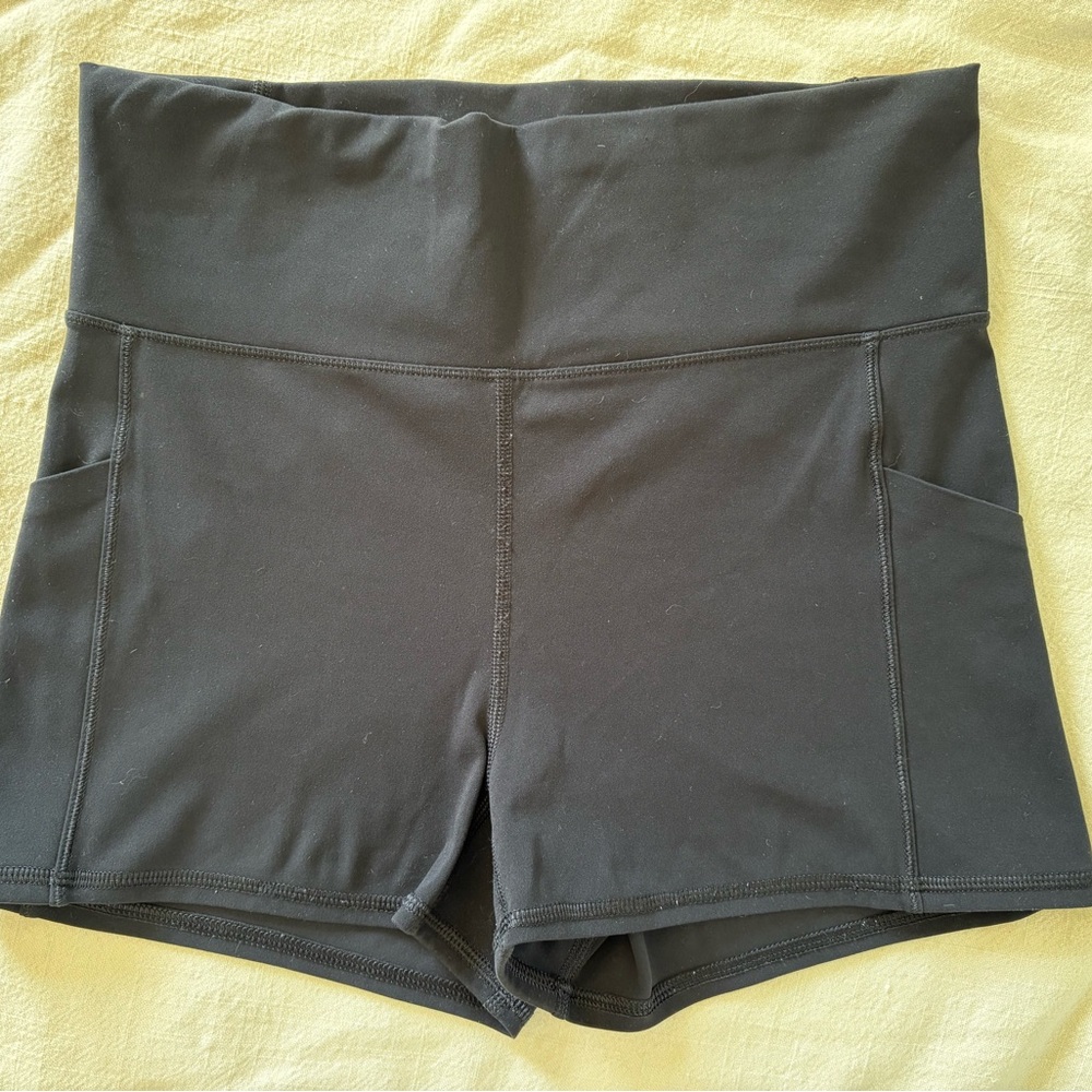 Vuori Studio Pocket Shorts